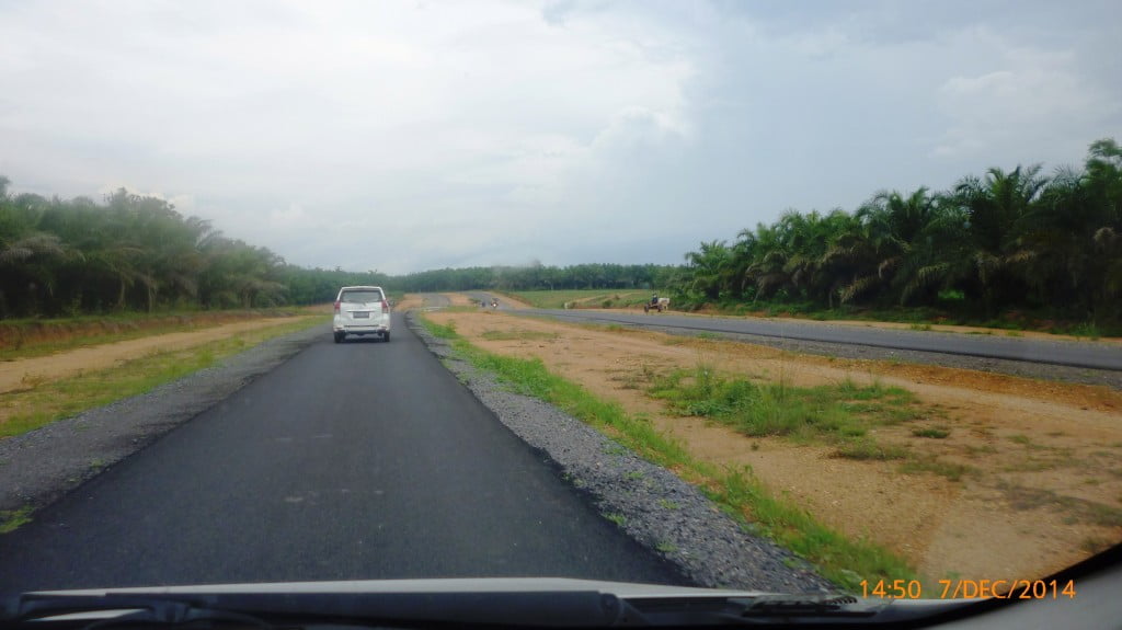 Kondisi jalan Poros Utama Kota baru bandar Lampung Desember 2014